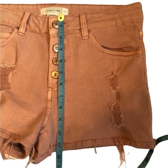 Eighty Two Distressed Shorts in Salmon Size  5 - Picture 6 of 14